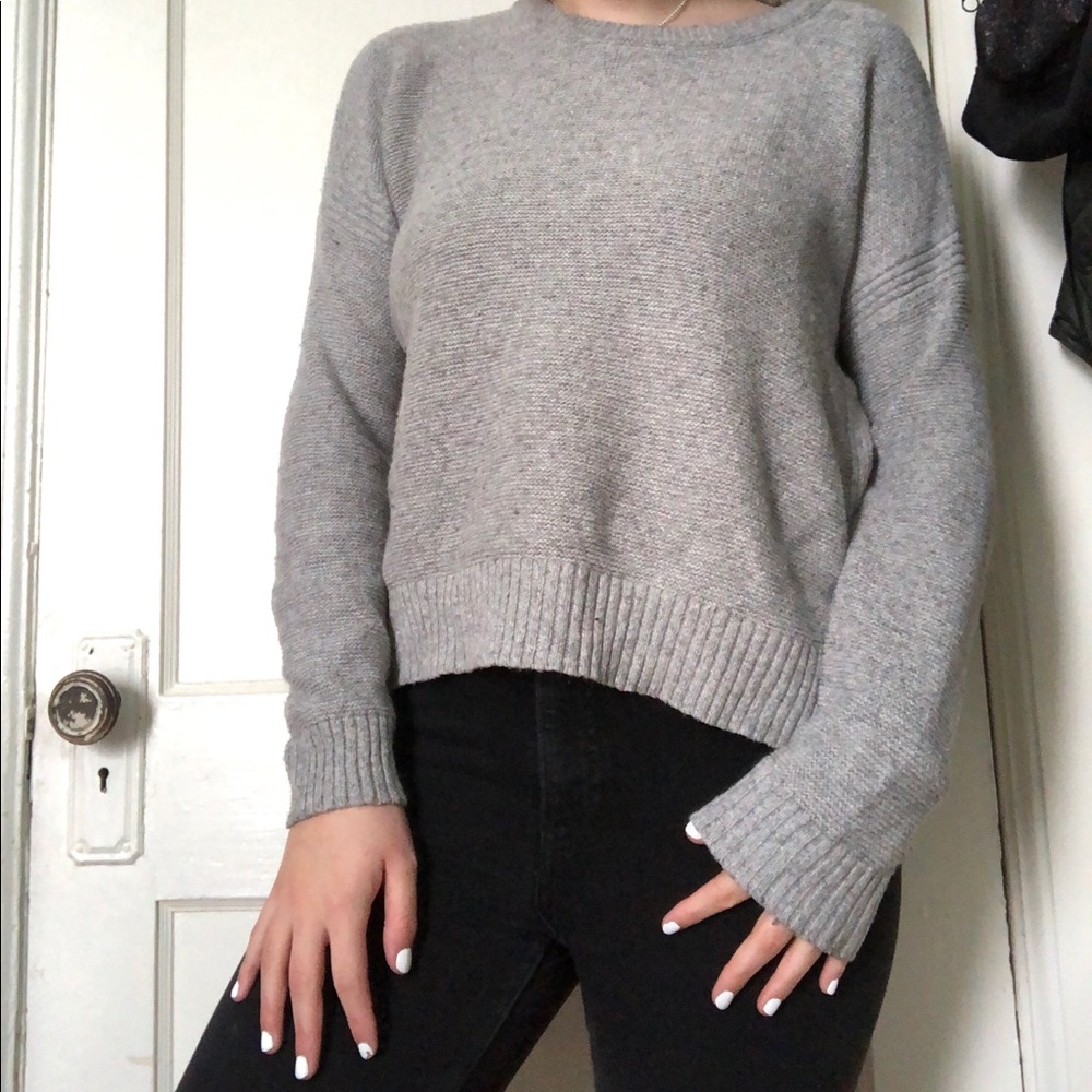 A light grey madewell sweatshirt